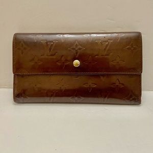 Authentic, Louis Vuitton Brown Vernis Mono long Wallet